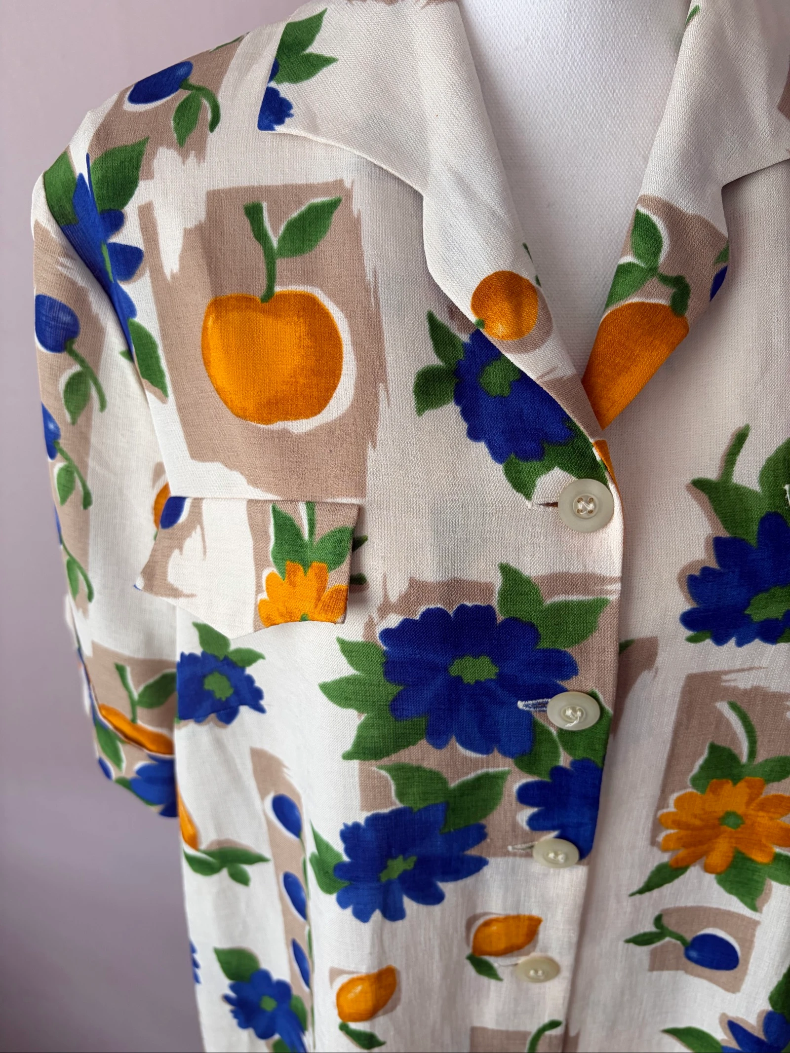 Vestido camisero vintage Jean Biolay com estampa de frutas e flores - T50 (Ótimo estado) – photo 2